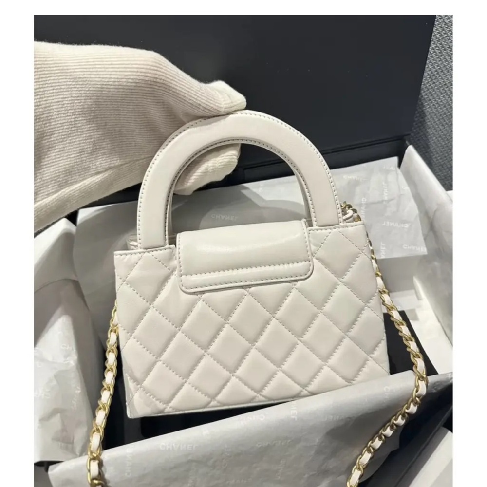 Chanel Ivory Quilted Mini Bag - Picture 4 of 4